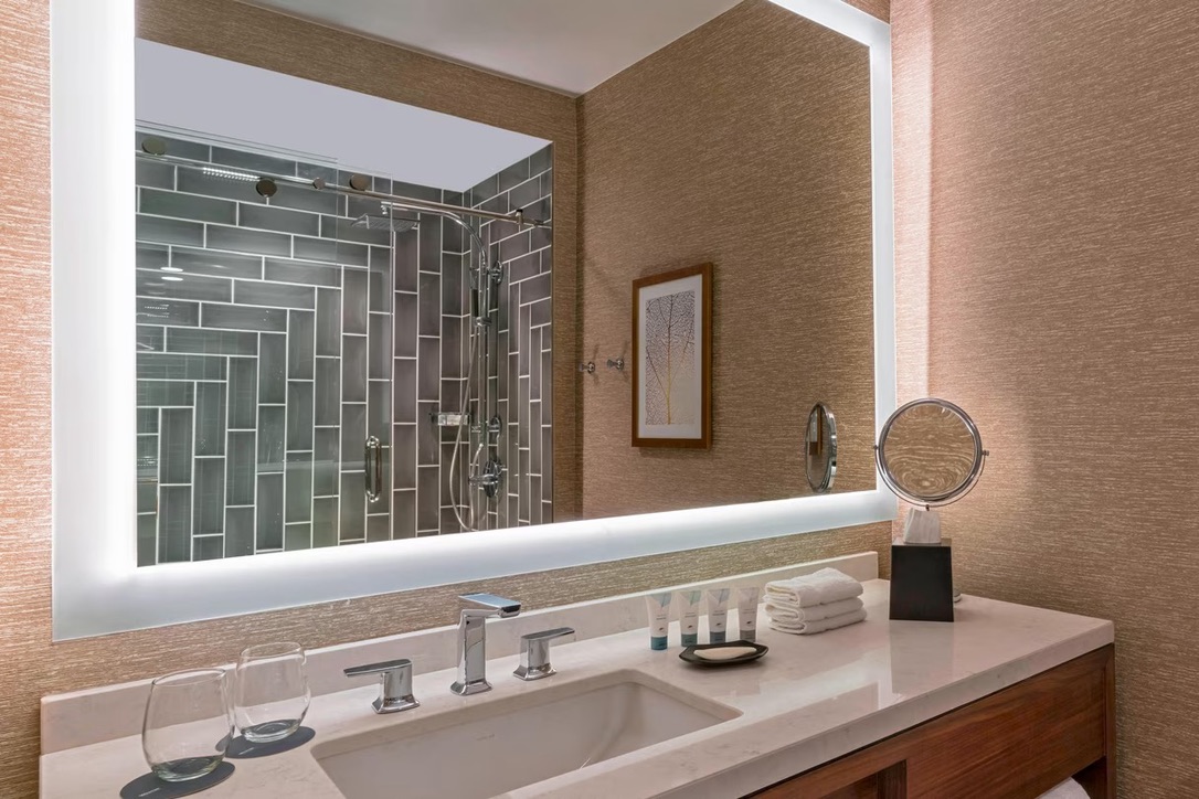 159FB386-5AB9-49E8-B944-63D888731843_1_105_c